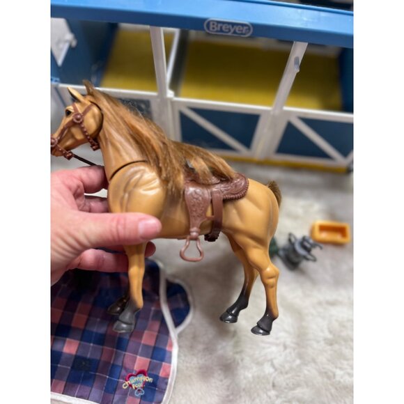 Breyer horse and stall deluxe country stable with horse wash stall - Picture 7 of 8